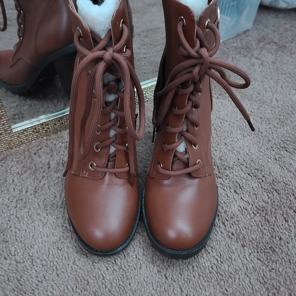 Boots - Picture 3 of 4